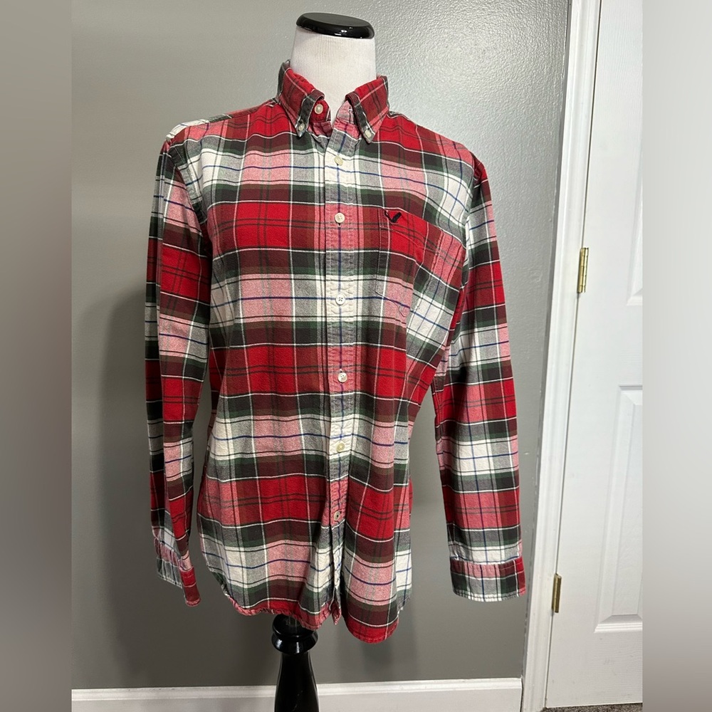 American Eagle men’s size medium classic fit button up shirt,‎ long sleeve